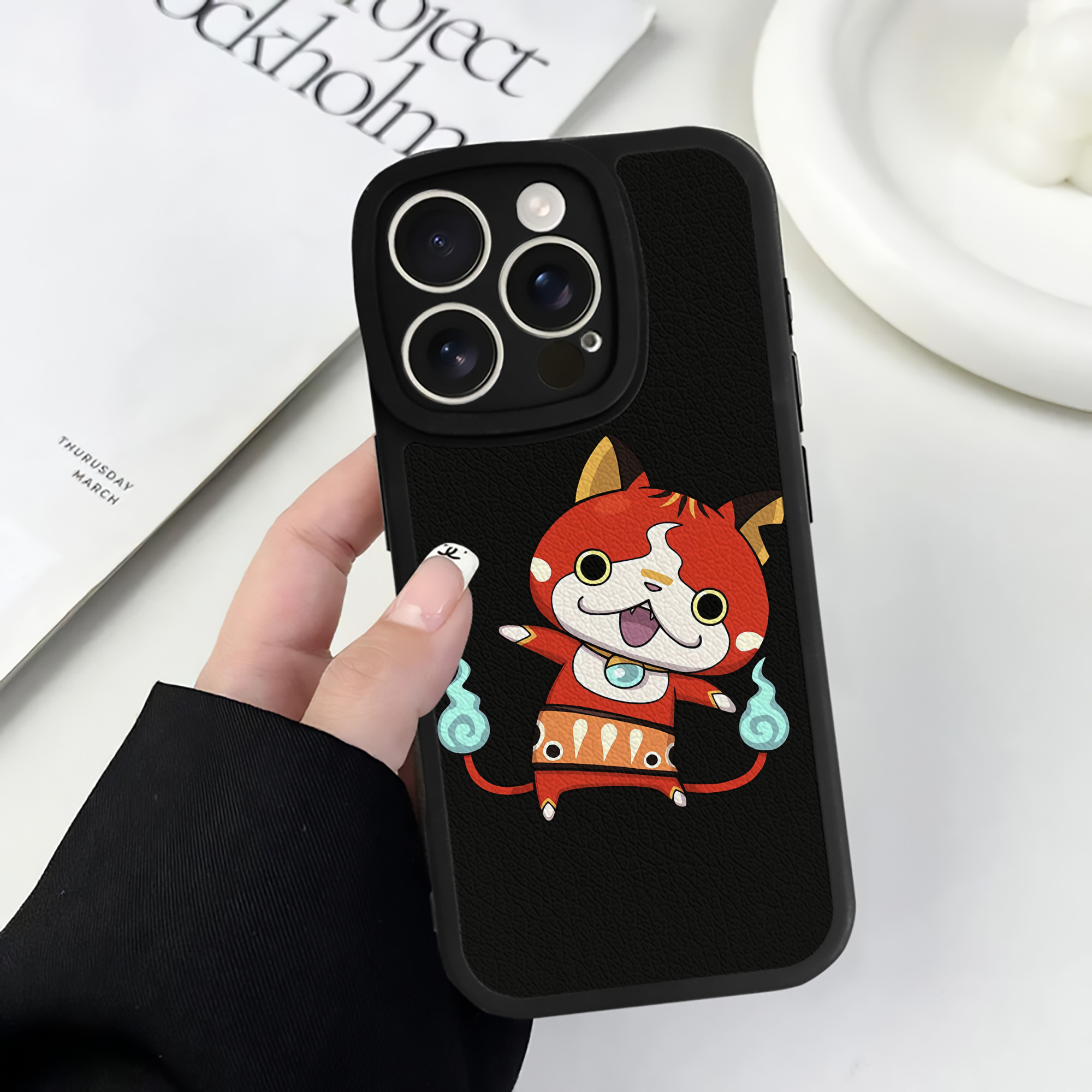 （画像用） 妖怪ウォッチ Yo-kai Watch 【iPhone 16シリーズ対応】シリコンスマホケース（レザー調） 材質：シリコン